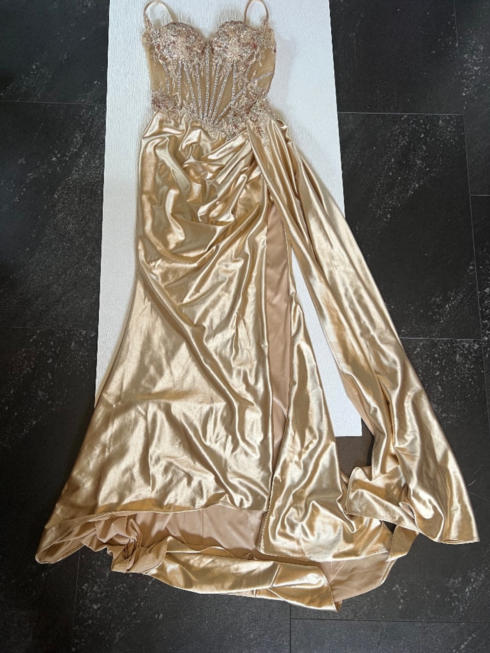 Prom dress - Picture 2 of 3